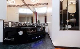 Black Enchanting Jacuzzi Suite Trastevere - Top Collection